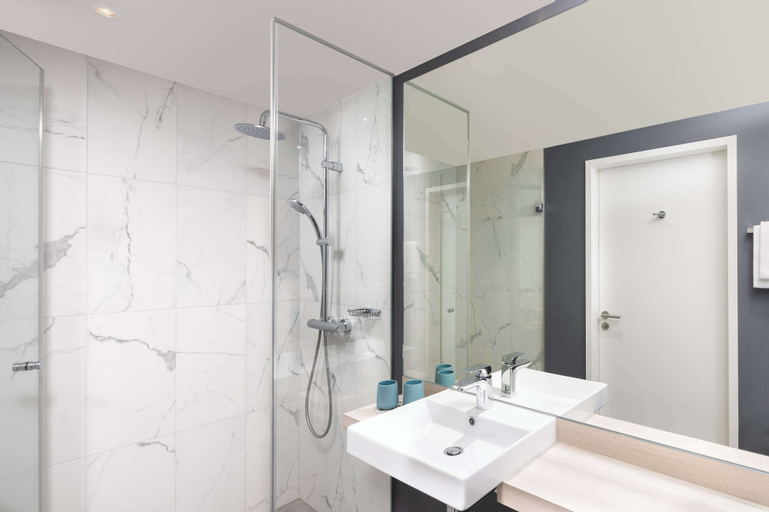 Bathroom 4
