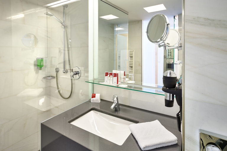 Bathroom 5, Austria Trend Hotel Congress Innsbruck, Innsbruck