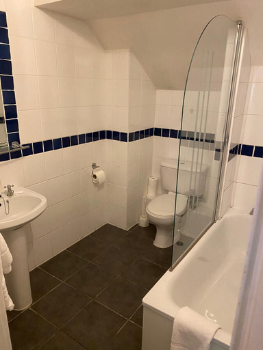 Bathroom 4, The Tudor Hotel, London