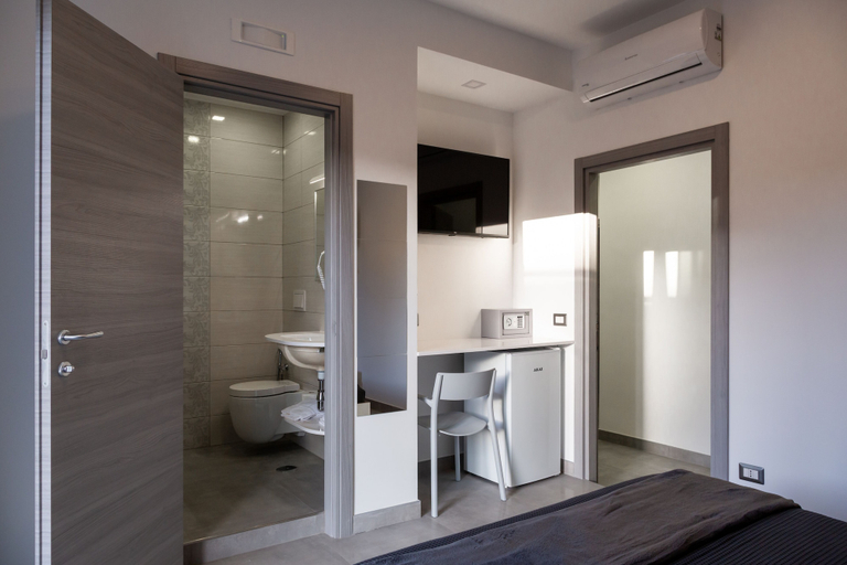 Bathroom 5, B&B Amica geniale, Napoli