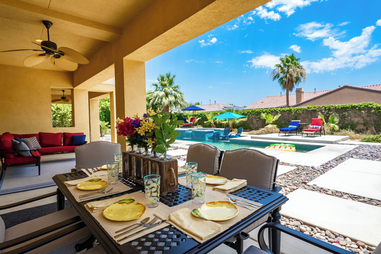 Food & Drinks, Luxurious 5BR Resort Style Home w/ Pool & Spa, Riverside