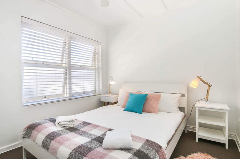 Bedroom 1, 1 Bdr Funky Beach Pad Steps To The Beach W Parking, Gold Coast