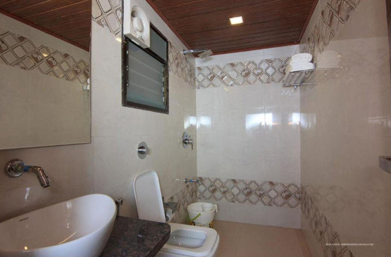 Bathroom 3, Hotel Highland Resort, Pune
