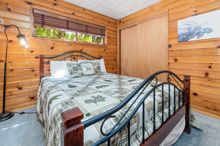 Bedroom 2, Stillwater Cove Lakefront, San Bernardino