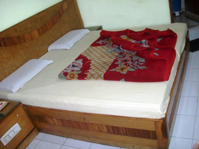 Bedroom 2, Hotel Delhi Regency, Delhi