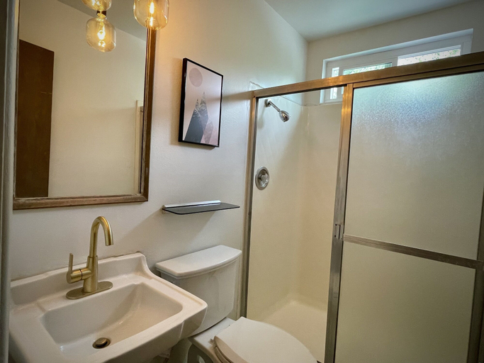 Bathroom 4, Sierra Blue Hotel & Swim Club, San Bernardino