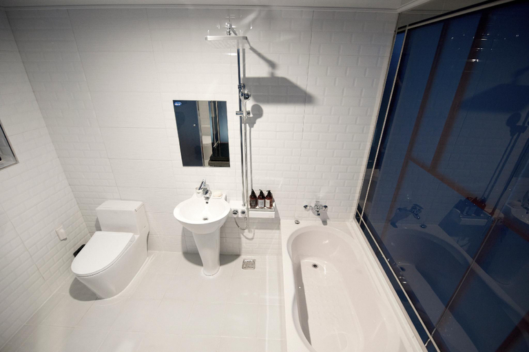 Bathroom 4, Hermes Hotel, Jung