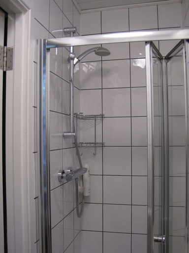 Bathroom 4, The Angus Hotel, London