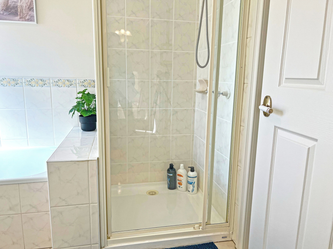 Bathroom 3, Exquisite 2BR Staycation Ringwood, Maroondah - Ringwood