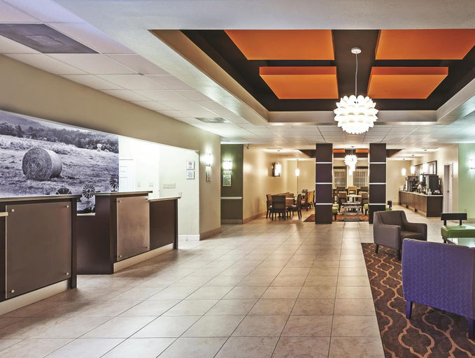 Public Area 2, La Quinta Inn & Suites by Wyndham Angleton, Brazoria
