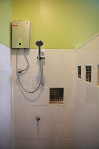 Bathroom 5, Warasin Resort, Sattahip