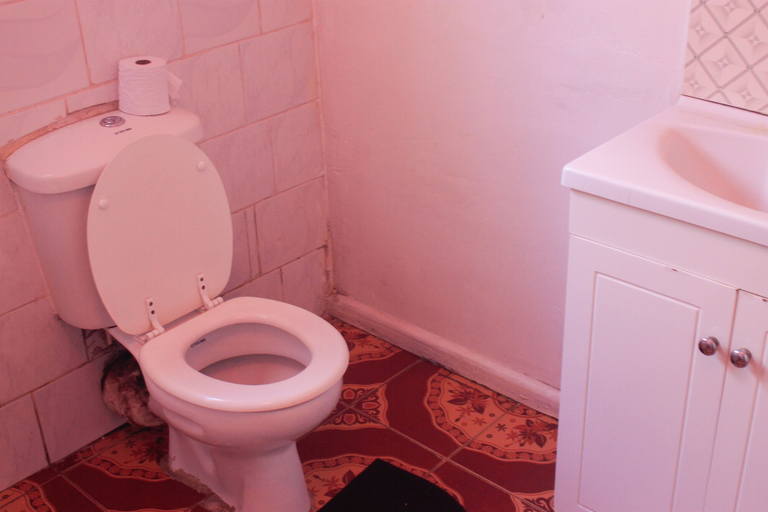 Bathroom 3, Lillo Executive Lodge, Lusaka