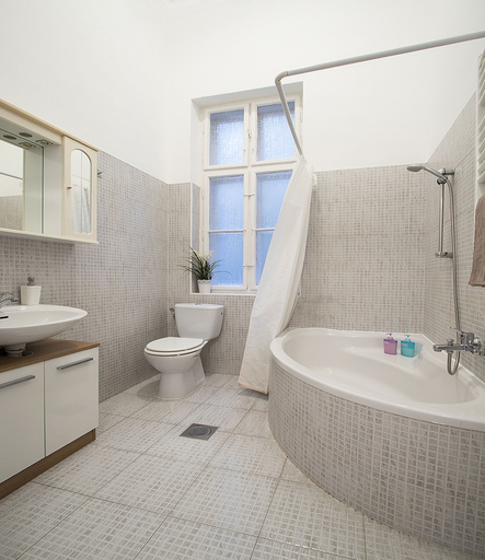 Bathroom 3, Large Central Apartments Kálmán Imre, Budapesti
