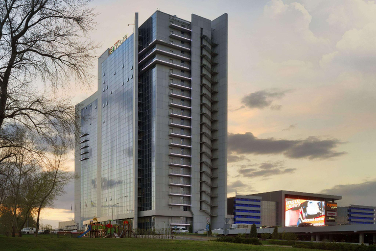 Exterior & Views