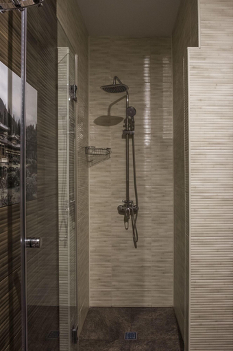 Bathroom 2, Detol Hotel, Western