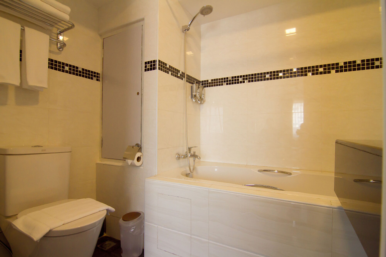 Bathroom 5, Accord, Yangon