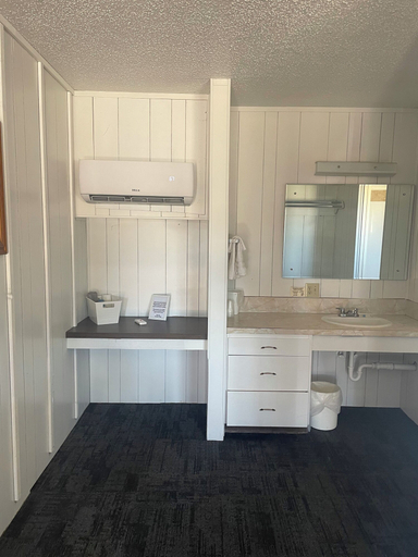 Bathroom 3, Challis Roadhouse, Custer