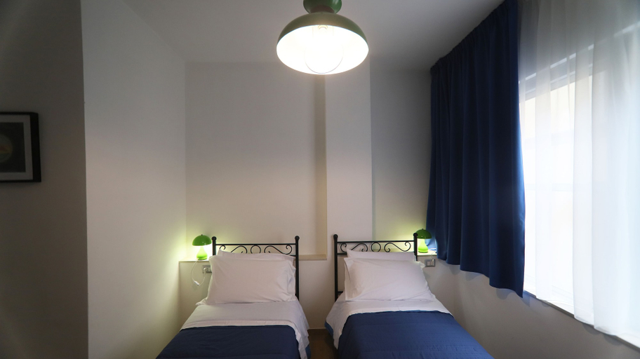 Bedroom 4, 1970 Rooms, Napoli