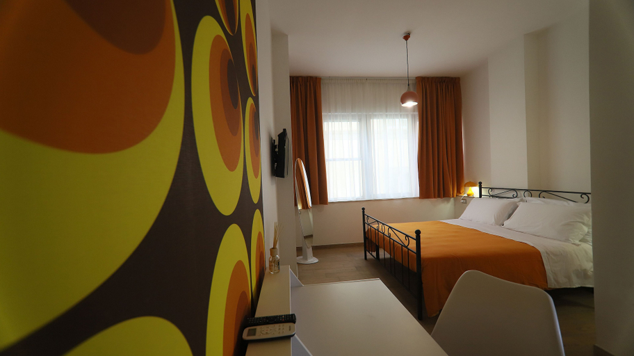 Bedroom 5, 1970 Rooms, Napoli