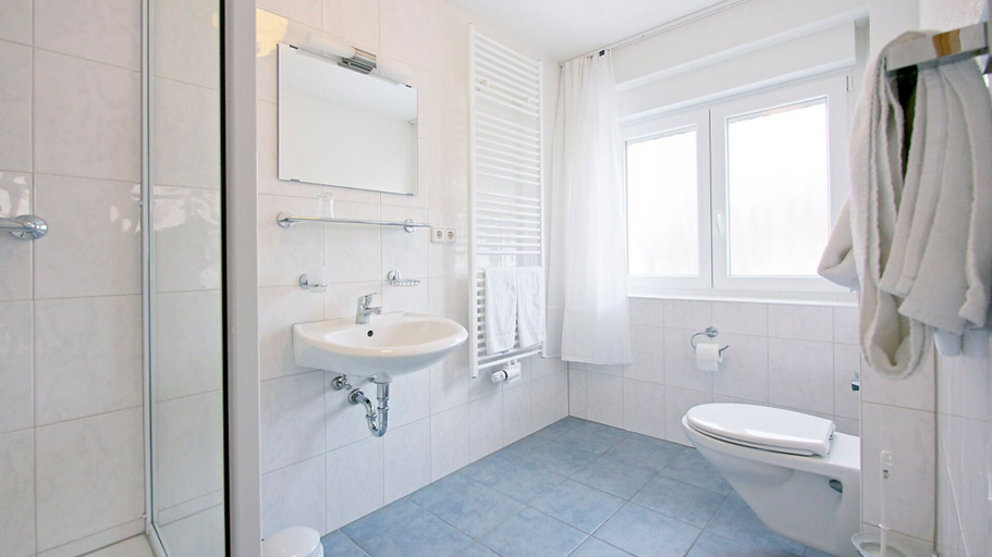 Bathroom 5, Hotel Victoria, Lörrach