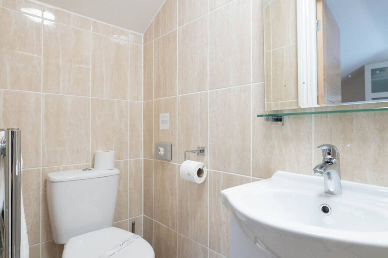 Bathroom 3, The Dakota, Warwickshire