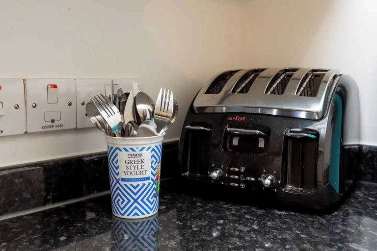 Others 4, Bright & Airy 1 Bedroom Apartment in Trendy Peckham, London