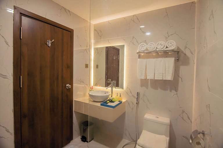 Bathroom 4, Gold Central Hotel by Haviland, Da Nang