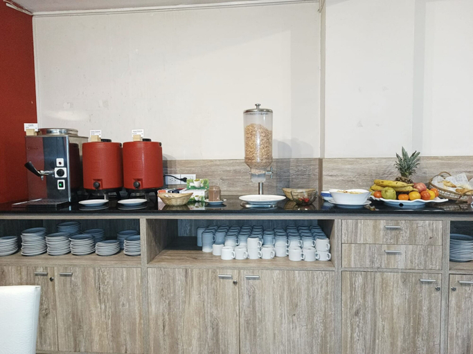 Food & Drinks 5, Dakar Hotel, Capital