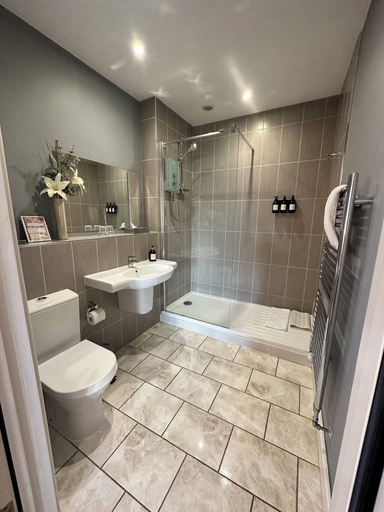 Bathroom 3, The Churchill Court, Oxfordshire