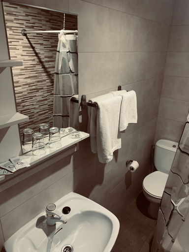 Bathroom 3, Hostal Mediterráneo, Málaga