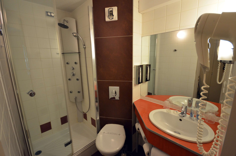 Bathroom 5, Kyriad DIJON EST - Mirande, Côte-d'Or