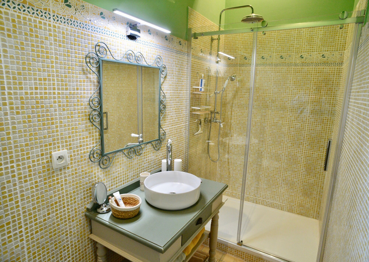 Bathroom 5, Fontaine des Magnarelles, Vaucluse