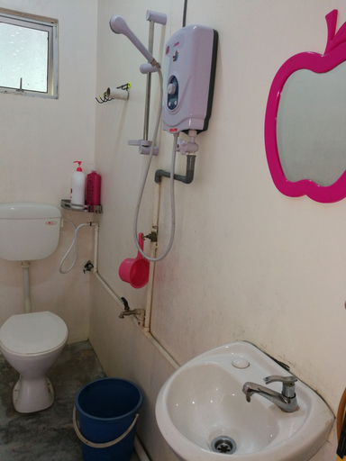 Bathroom 3, Country House Pulai Holiday Village, Gua Musang