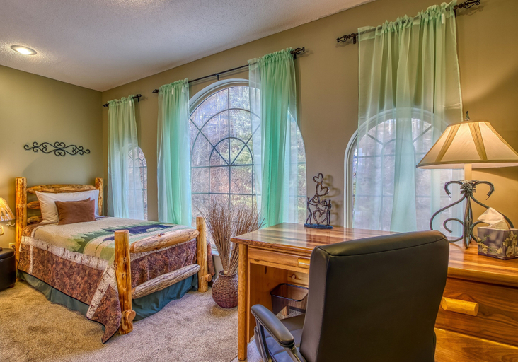 Bedroom 3, Tree Tops by HoneyBear Cabins, Sevier
