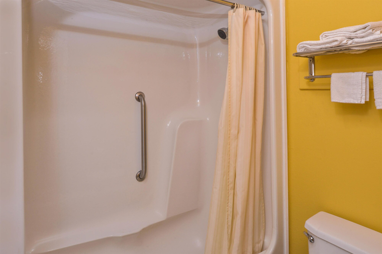 Bathroom 4, Americas Best Value Inn West Columbia, Brazoria