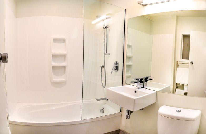 Bathroom 3, Wanaka Hotel, Queenstown-Lakes
