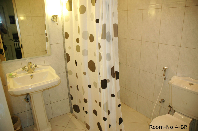 Bathroom 5, Senani Colonial Holiday Bungalow, Nuwara Eliya