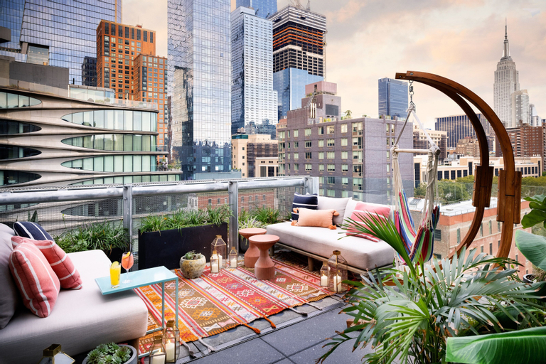 Exterior & Views 11