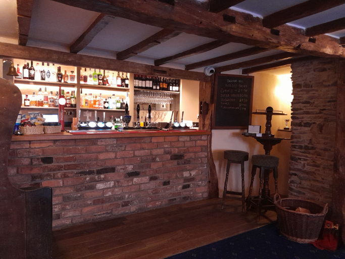 Food & Drinks 4, The Dolfor Inn Adults only, Powys