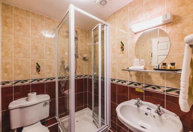 Bathroom 4, The Old Bakery Hotel, Warwickshire