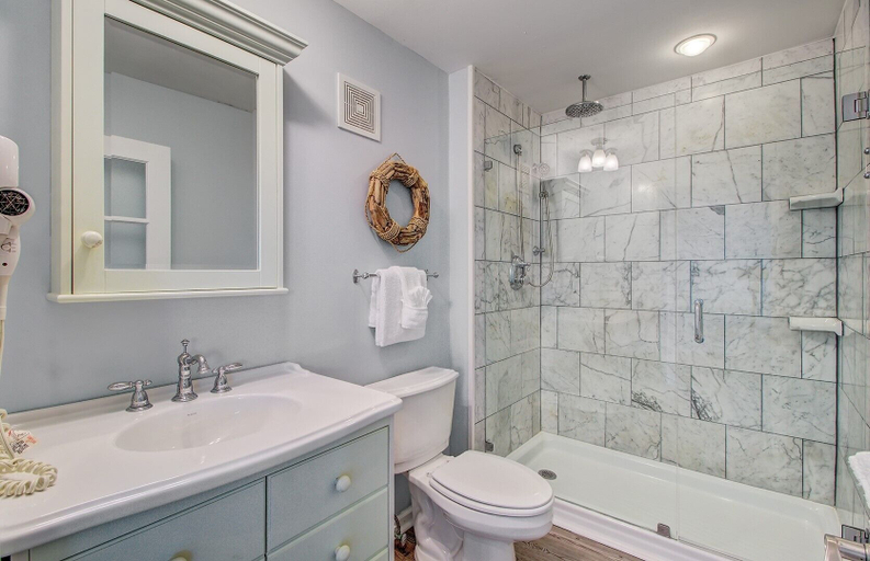 Bathroom 4, 103 B Port O Call by Avantstay Direct Beach Access Screened In Porch!, Charleston