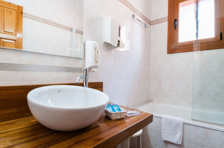 Bathroom 5, Hotel Esquirol, Girona