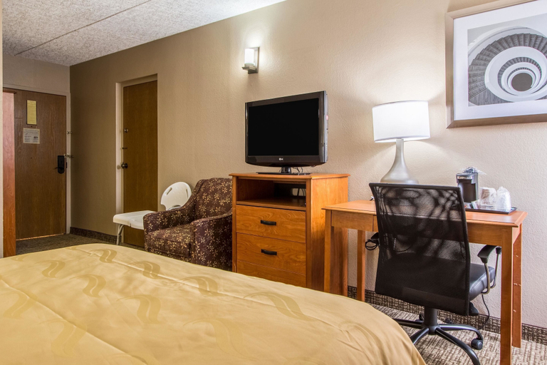 Bedroom 3, GreenRidge Hotel, Lake