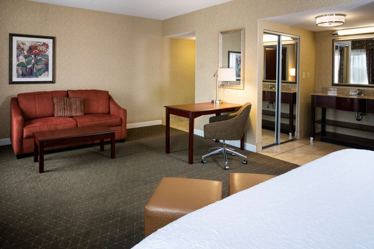 Bedroom 4, Hampton Inn & Suites Toledo-Perrysburg, Wood