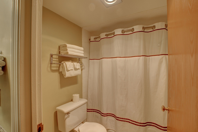 Bathroom 4, Lake View Lodge, Mono