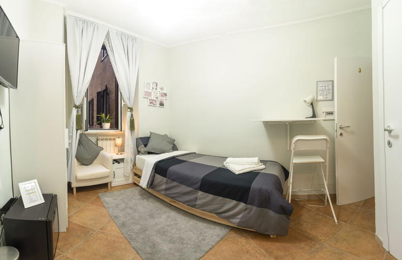 Bedroom 5, Martini Rooms, Rome