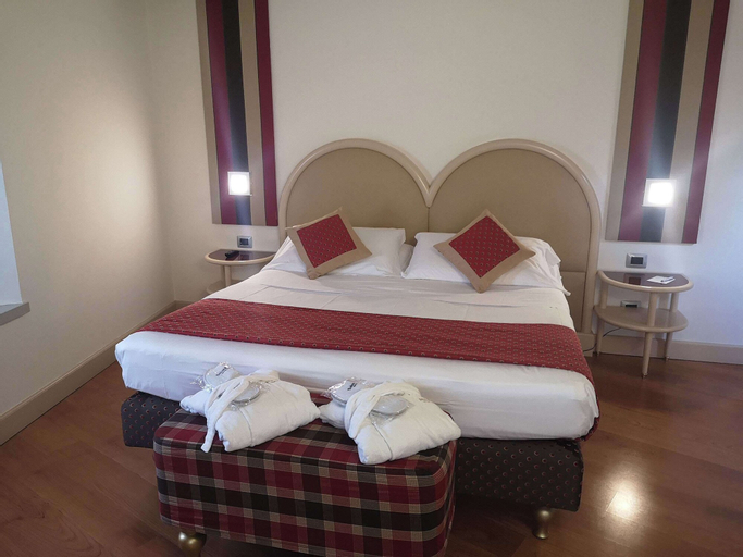 Bedroom 2, Hotel Centrale, Sondrio
