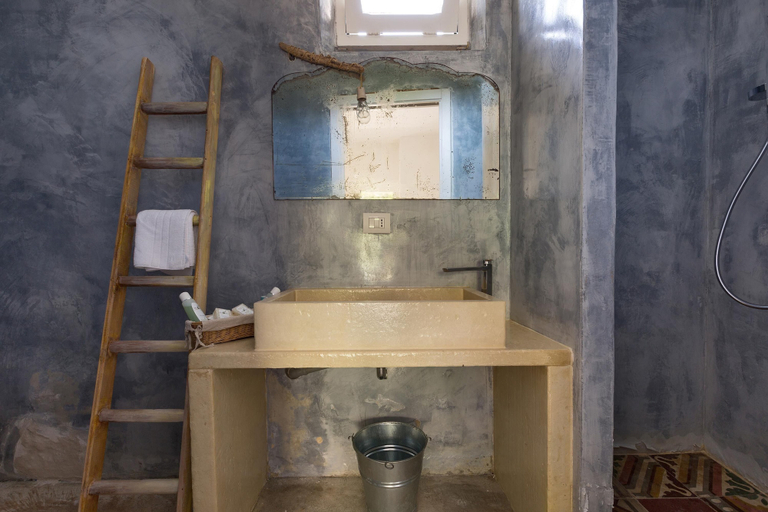 Bathroom 3, Le Cernicole, Lecce