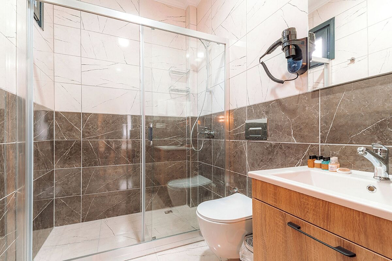 Bathroom 5, Lidzo Villa, Yomra