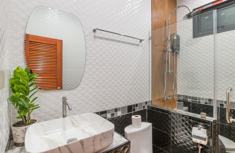 Bathroom 5, De Nathai Private Pool Villa, Mueang Krabi